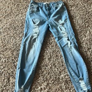 Size 28 light wash distressed kancan skinny jeans like new worn